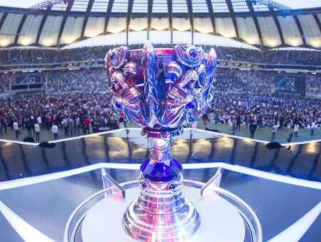 凸显了他在 凸显了他在